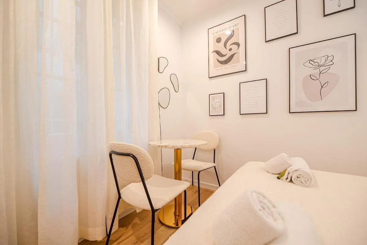 Charming Studio In The Marais Parigi