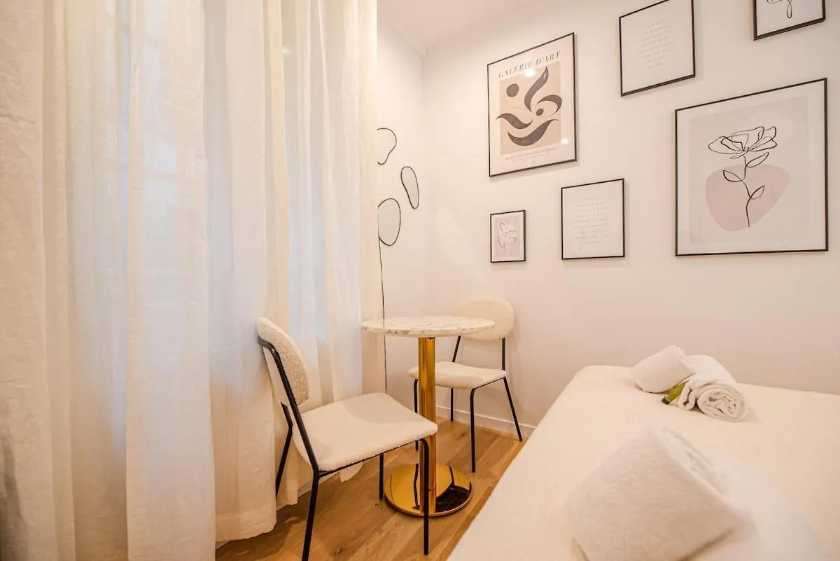 Charming Studio In The Marais Paryż 0*,
